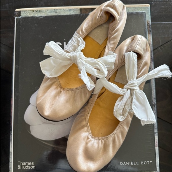 LANVIN PARIS Nude Ballet Slippers Size 6 - Picture 1 of 10